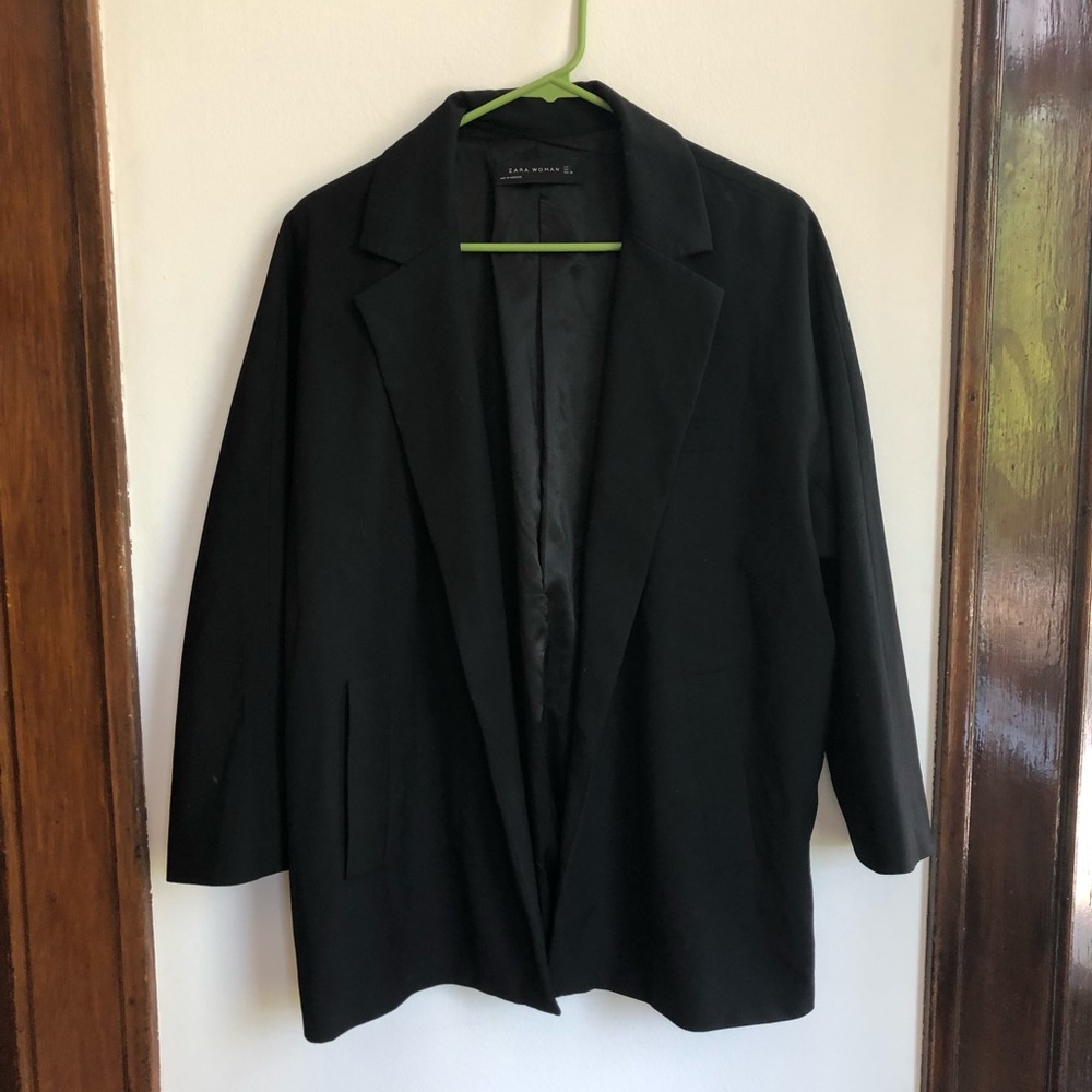 Sleek Light Blazer with cropped sleeves